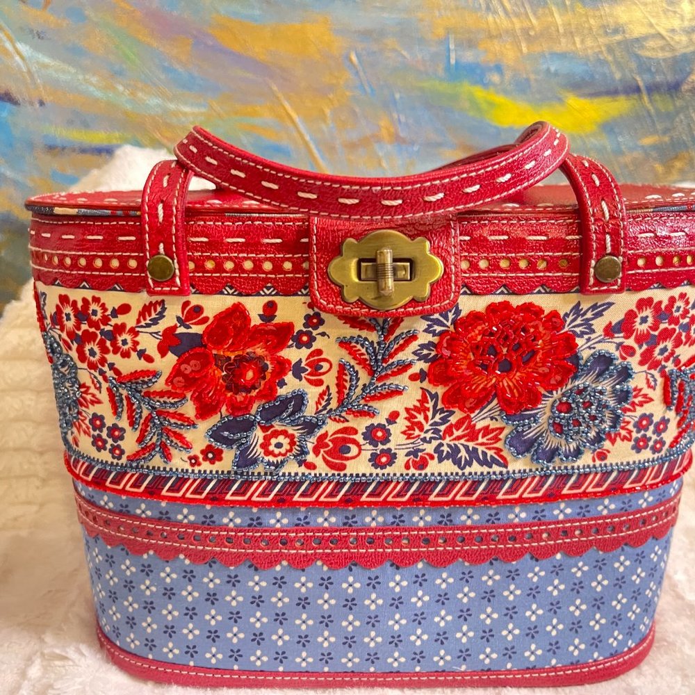 Hand Bags - Picture 6 of 16
